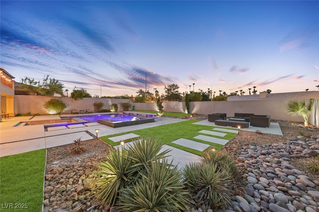 7148 White Bloom Avenue