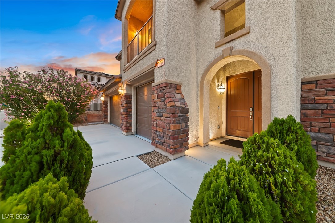 7148 White Bloom Avenue