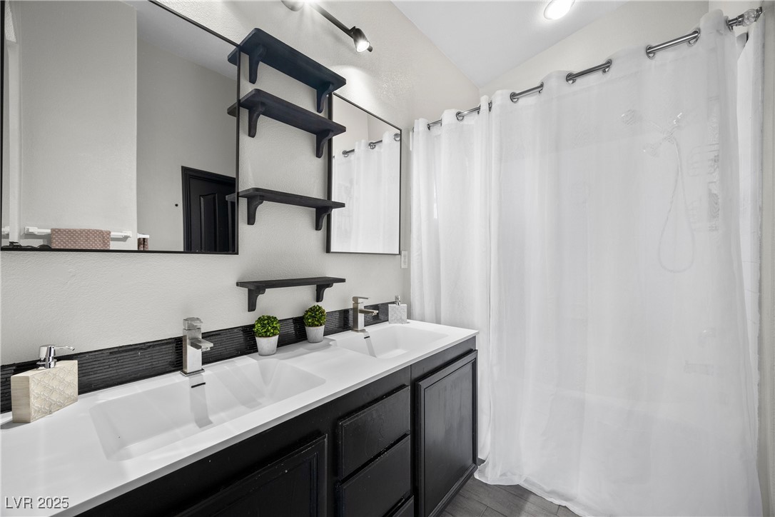 Las Vegas, Nevada 89183, United States, 4 Bedrooms Bedrooms, ,3 BathroomsBathrooms,Residential,Active,117535