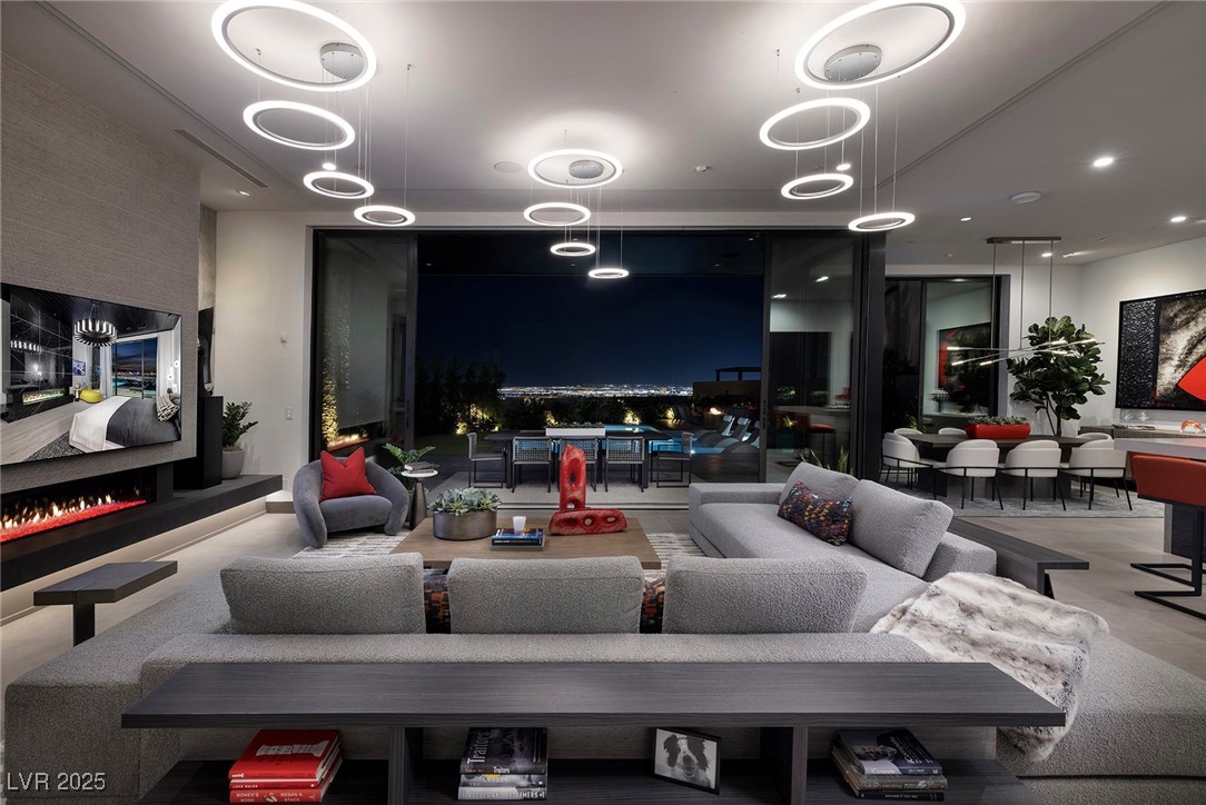 565 Overlook Rim Drive, Henderson, Nevada image 2