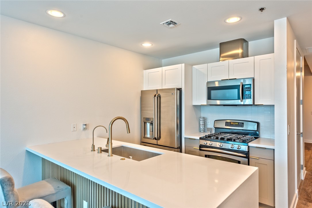 4575 Dean Martin Drive 805