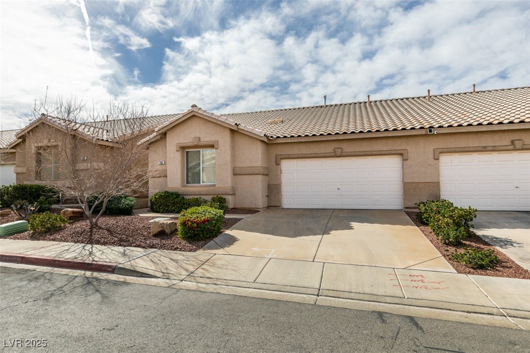 205 Crown Imperial Street, Henderson, Nevada image 2