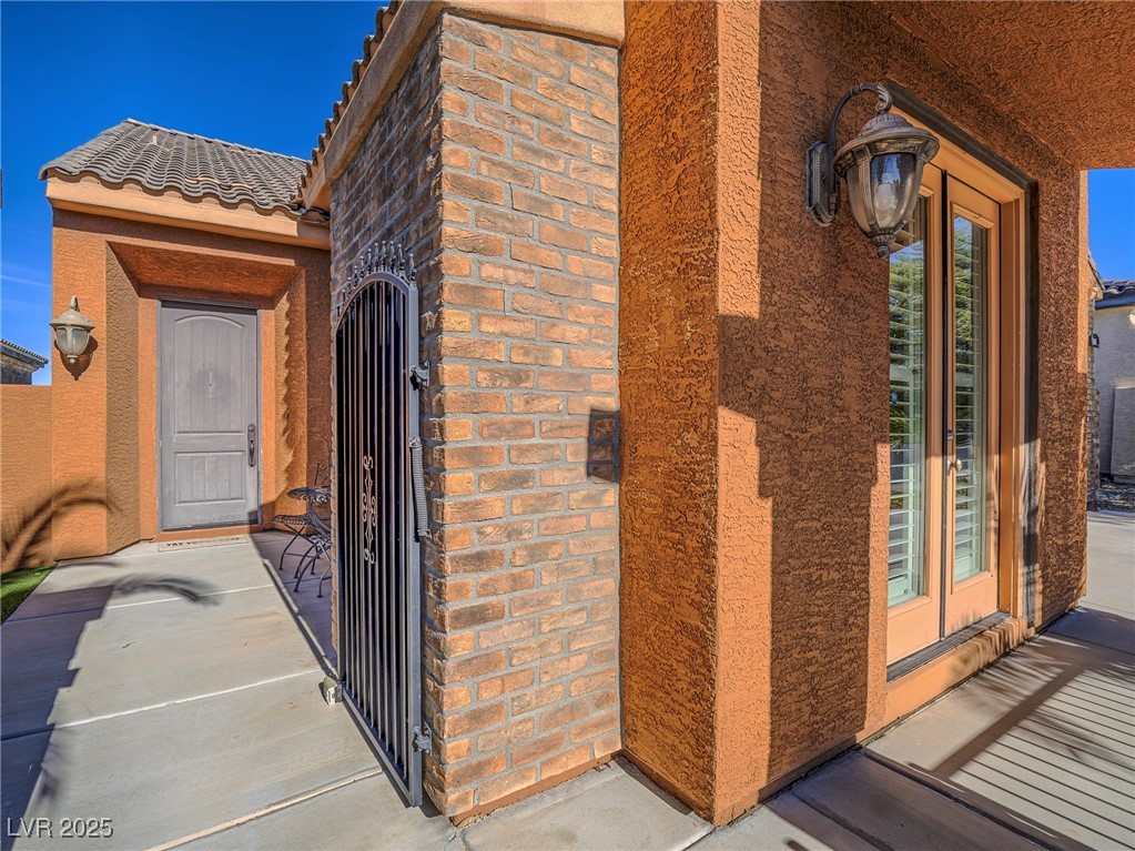 464 Via Stretto Avenue