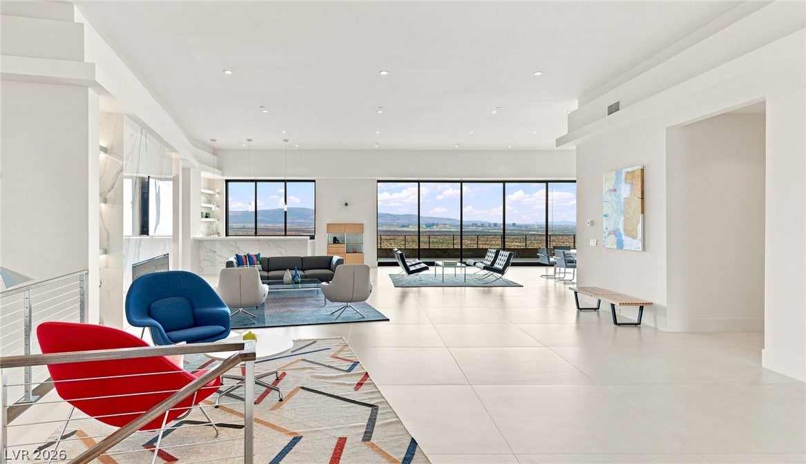 677 Overlook Rim Drive