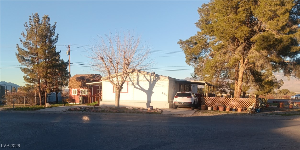 180 W Comstock Circle
