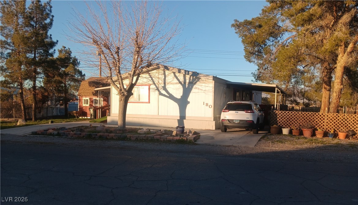 180 W Comstock Circle