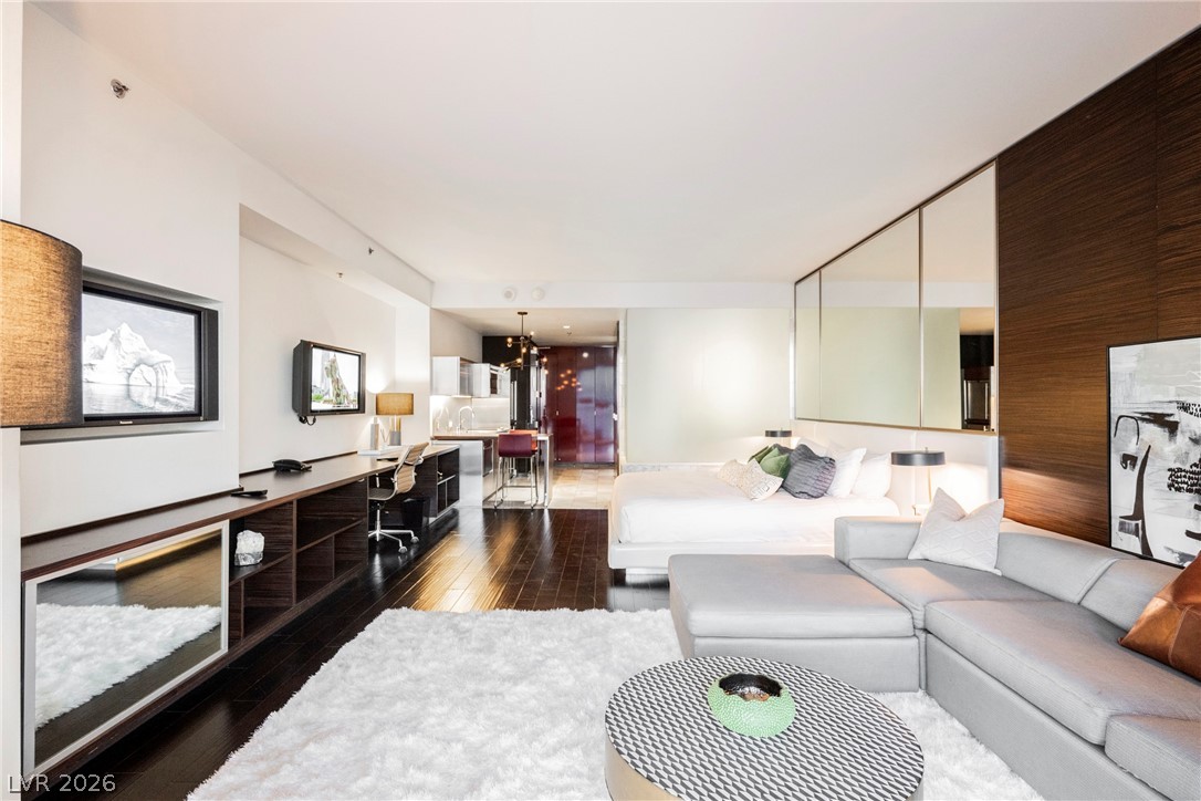 4381 W Flamingo Road 28316