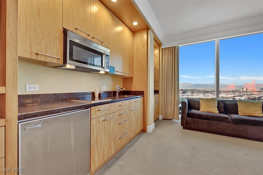 2000 N Fashion Show Drive 2514