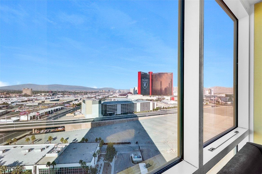 2000 N Fashion Show Drive 2514