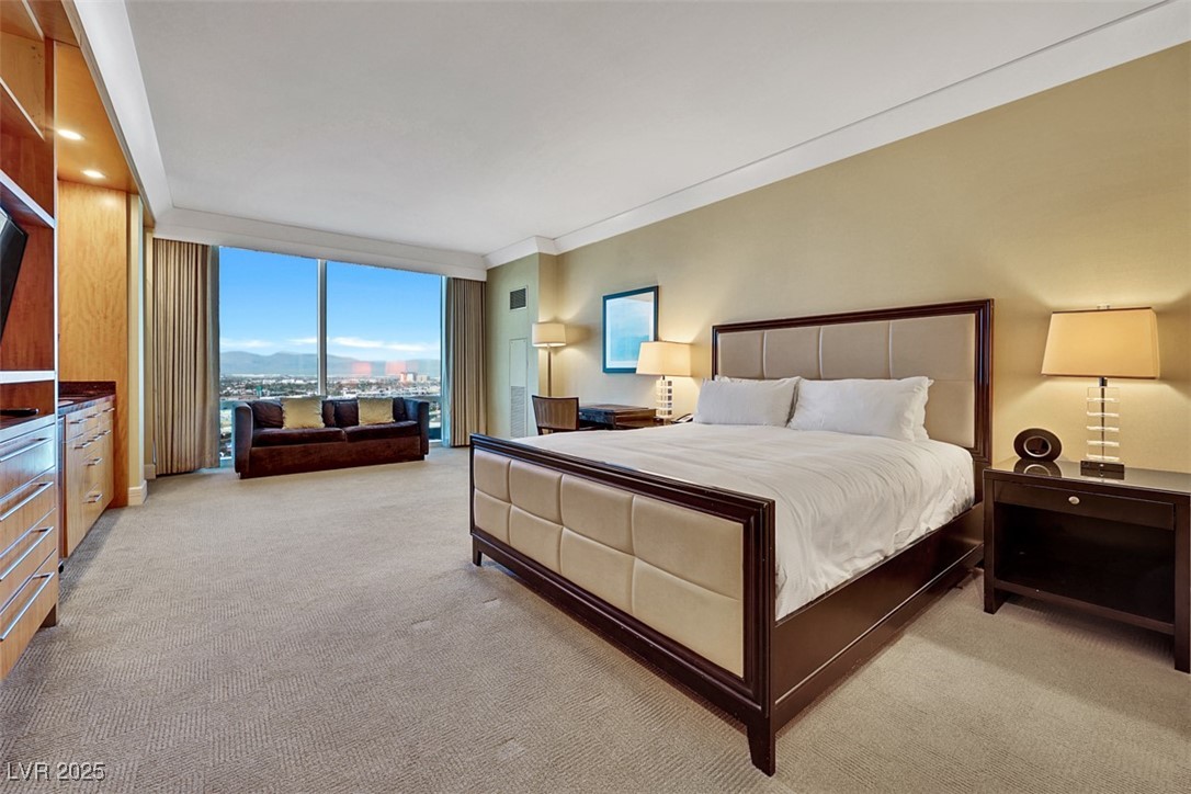 2000 N Fashion Show Drive 2514