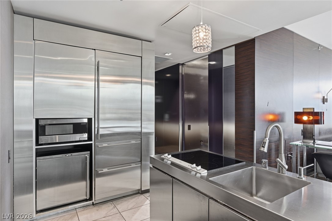 4381 W Flamingo Road 822