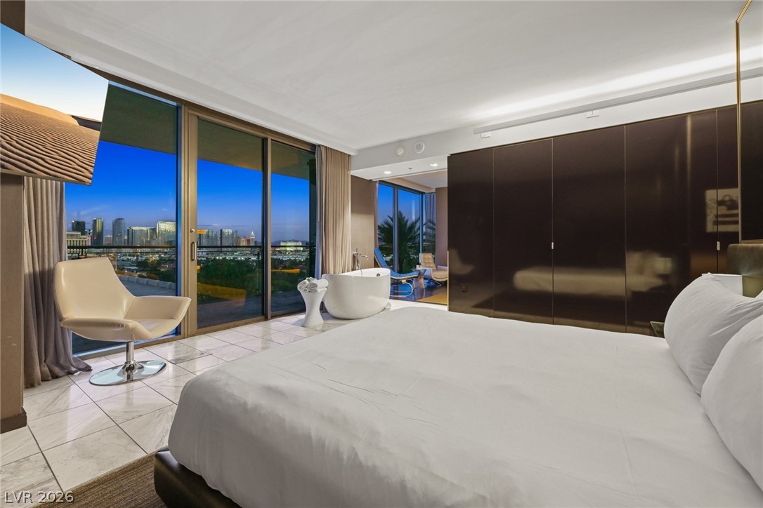 4381 W Flamingo Road 822