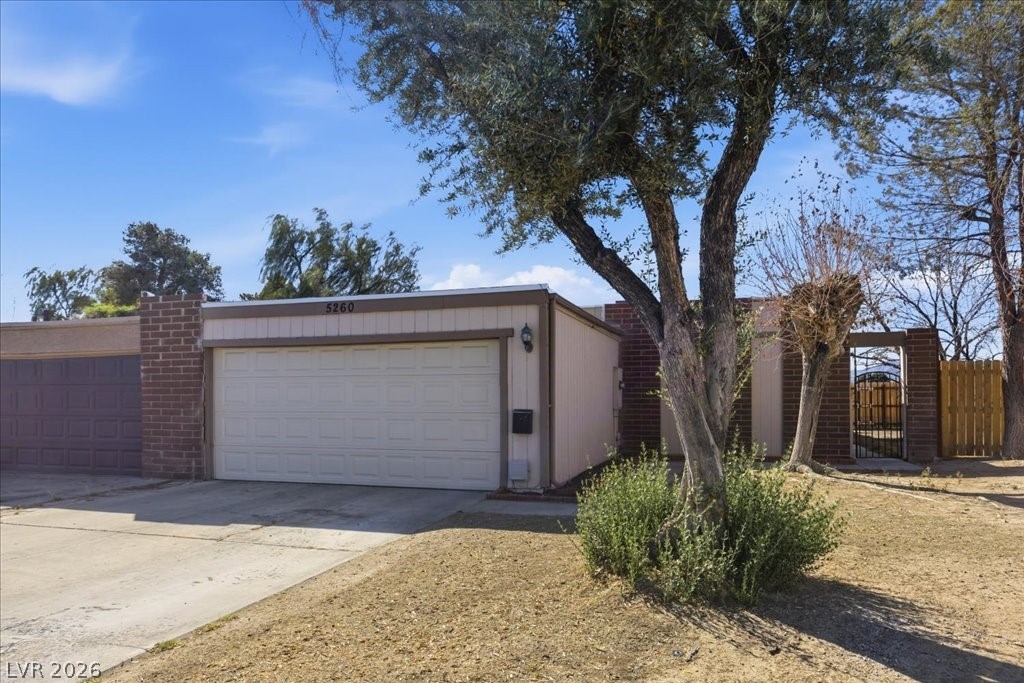 5260 N Lakewood Court