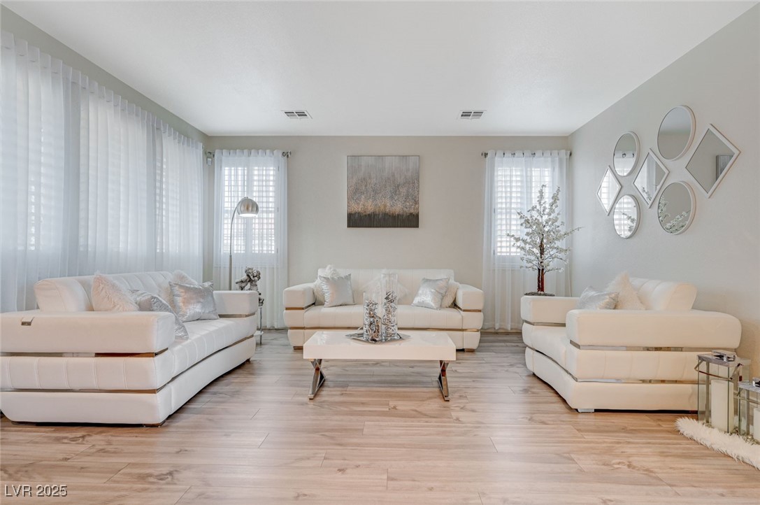 1494 Neyland Drive, Henderson, Nevada image 8