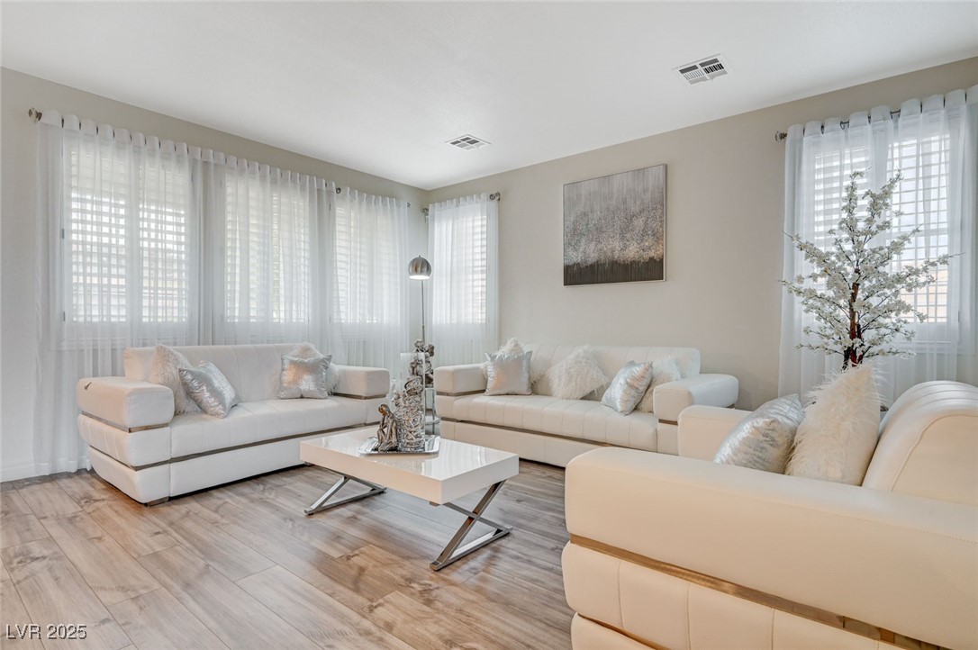 1494 Neyland Drive, Henderson, Nevada image 9