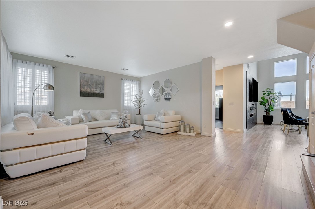 1494 Neyland Drive, Henderson, Nevada image 6