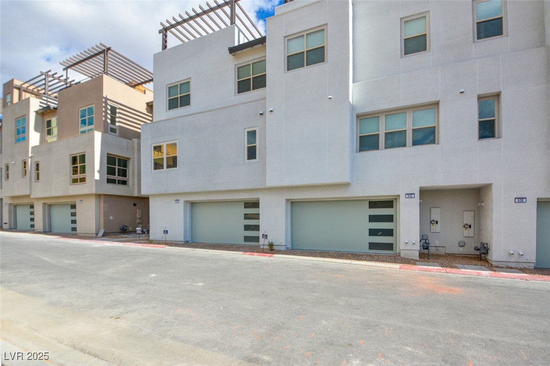 Properties 3 646 Spotted Falcon Street