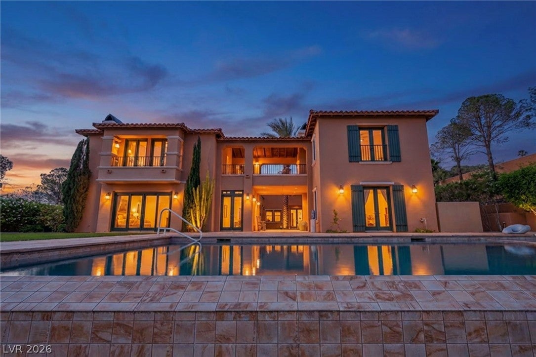 7 Costa Del Sol Court