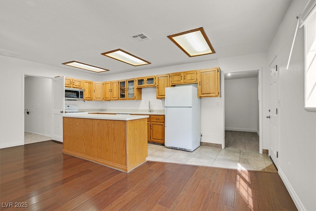 Henderson, Nevada 89015, United States, 3 Bedrooms Bedrooms, ,2 BathroomsBathrooms,Residential,Active,91103