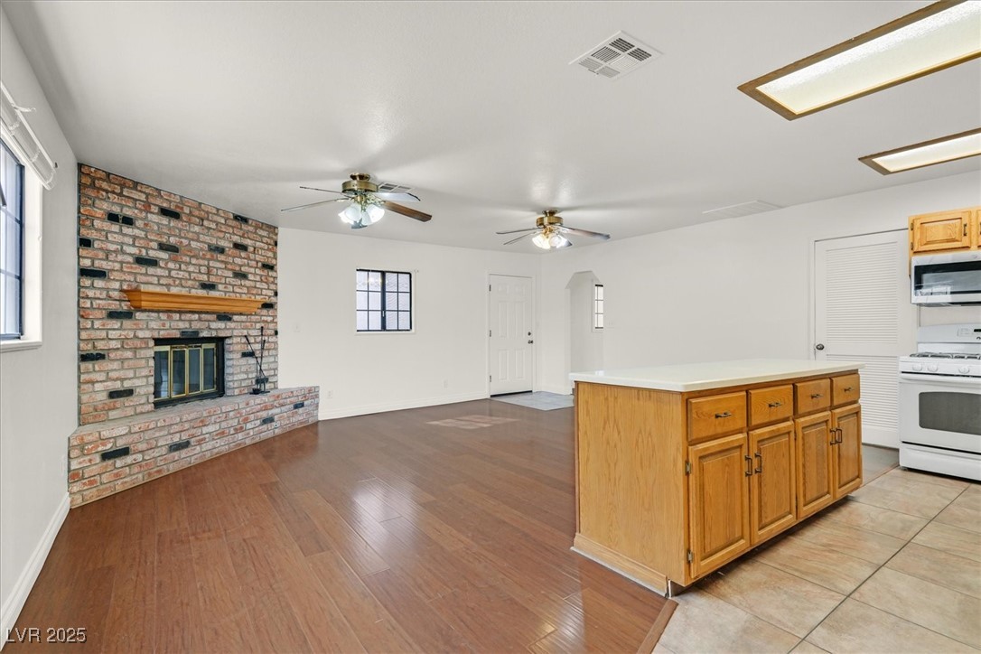 Henderson, Nevada 89015, United States, 3 Bedrooms Bedrooms, ,2 BathroomsBathrooms,Residential,Active,91103