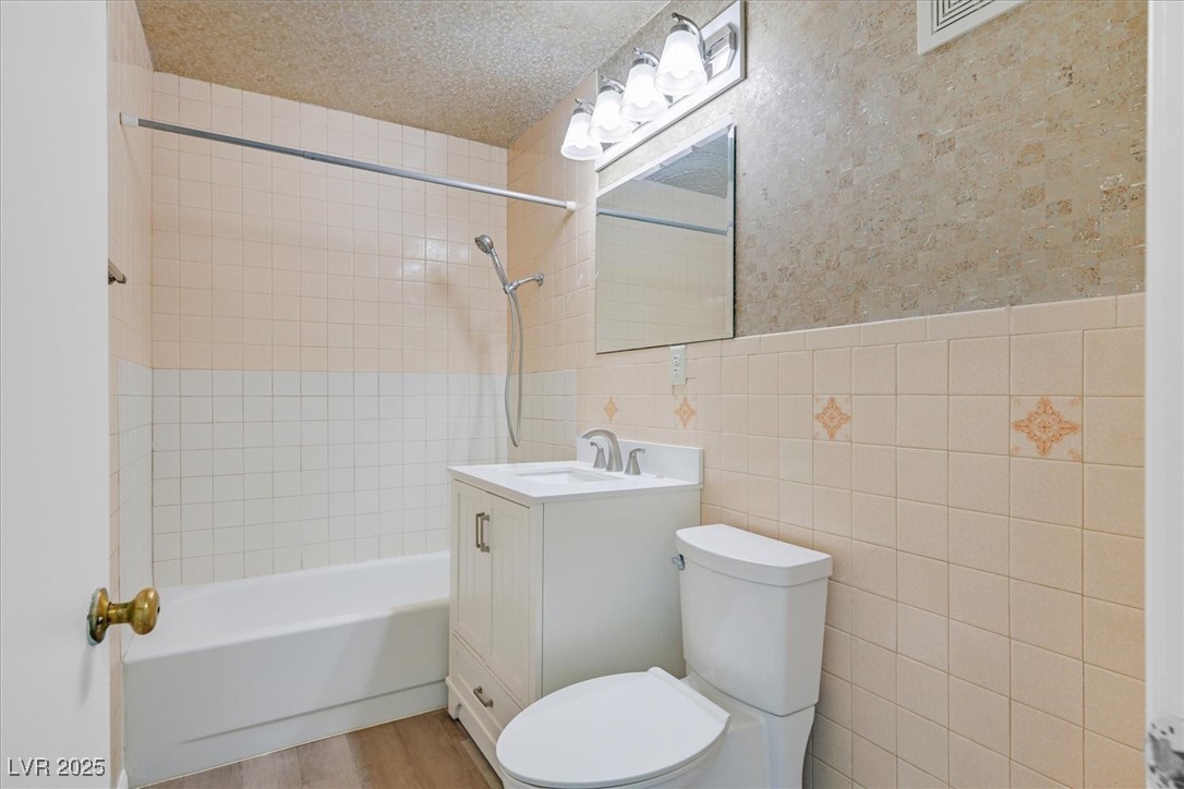 Henderson, Nevada 89015, United States, 3 Bedrooms Bedrooms, ,2 BathroomsBathrooms,Residential,Active,91103