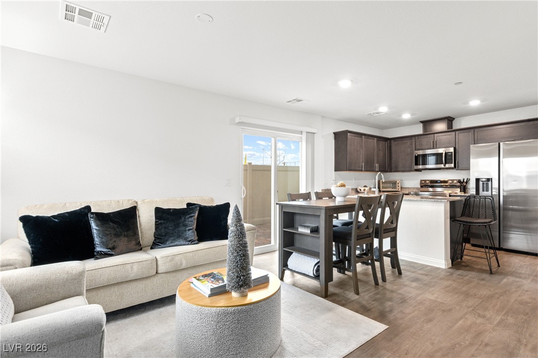 2830 Champagne Gold Avenue