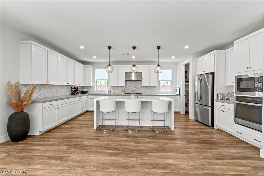 9689 Starlight Ridge Avenue