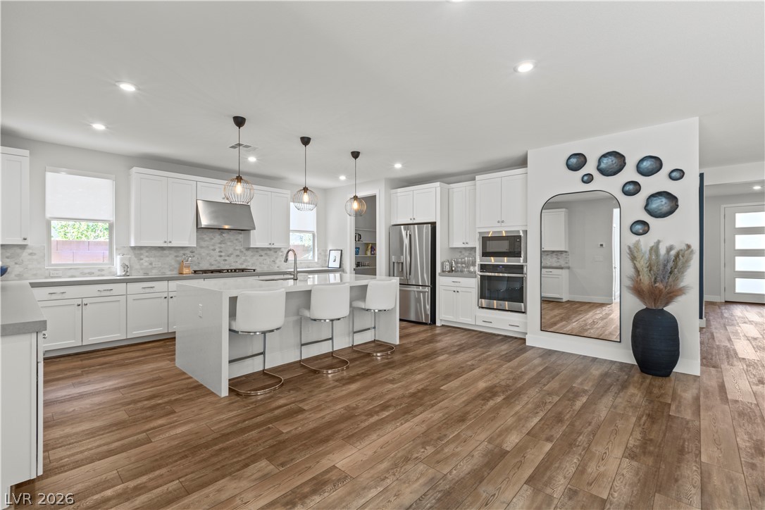 9689 Starlight Ridge Avenue