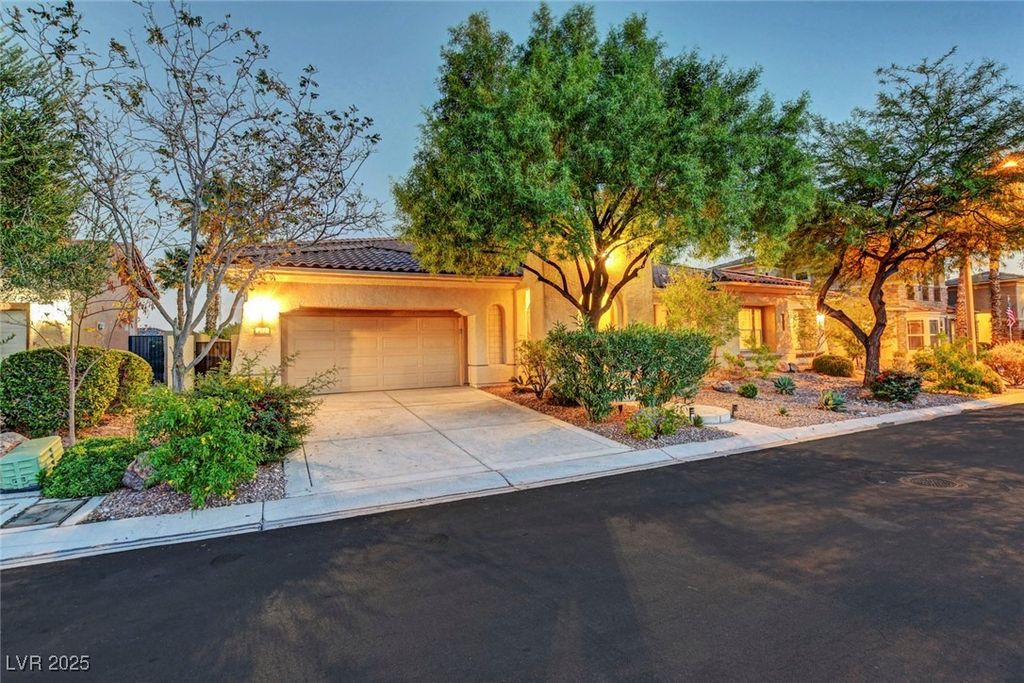 Photo of 212 Villa Borghese Street, Las Vegas, NV 89138 (MLS # 2733190)