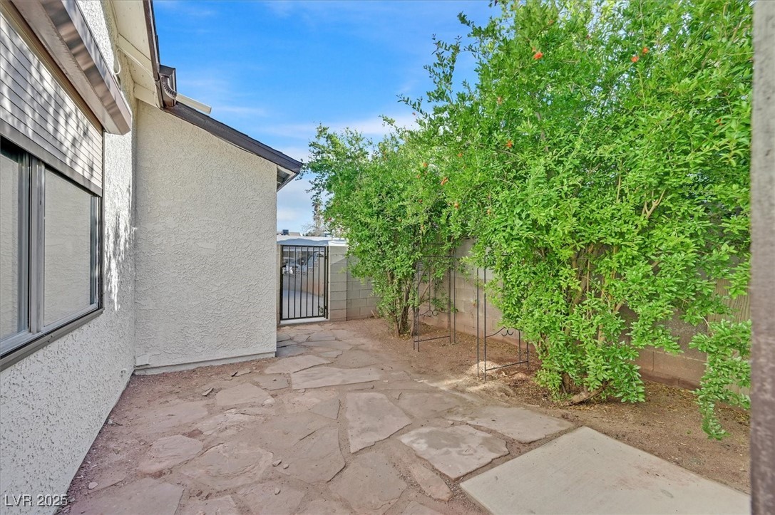 Las Vegas, Nevada 89142, United States, 3 Bedrooms Bedrooms, ,2 BathroomsBathrooms,Residential,Pending,119392