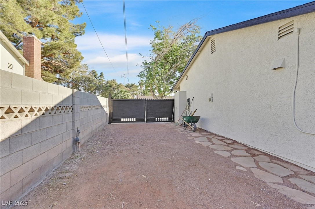 Las Vegas, Nevada 89142, United States, 3 Bedrooms Bedrooms, ,2 BathroomsBathrooms,Residential,Pending,119392