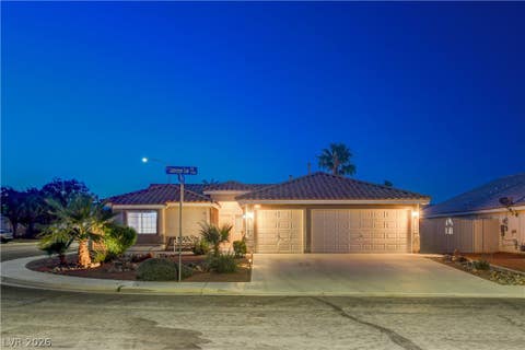 Homes For Sale - 910 Cobblestone Cove Road<br/> Clark County, North Las Vegas, NV 89081