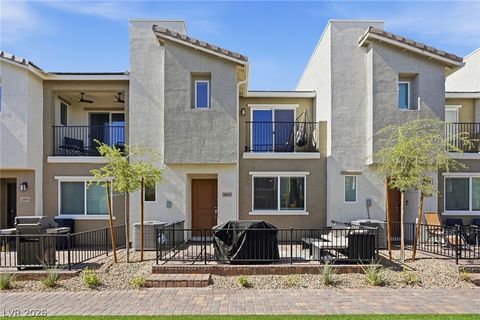 Townhouse For Sale - 2845 Dover White Court<br/> North Las Vegas, NV 89086