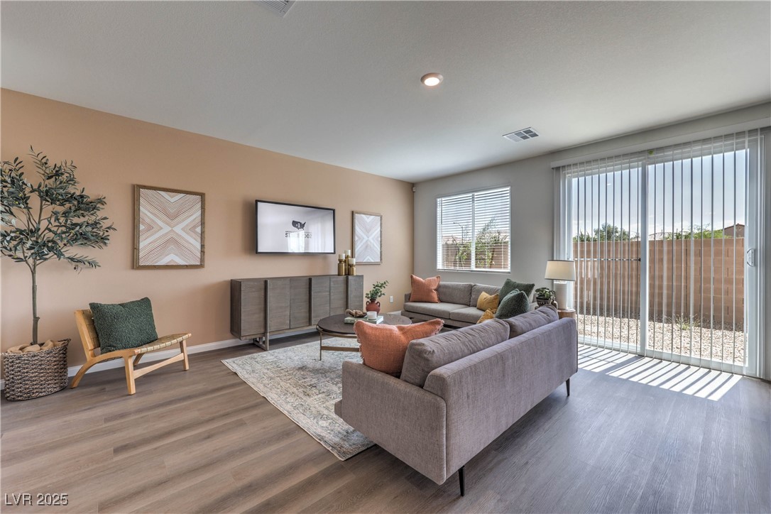 6025 Sunshine Street 6