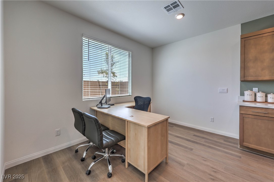 6025 Sunshine Street 6