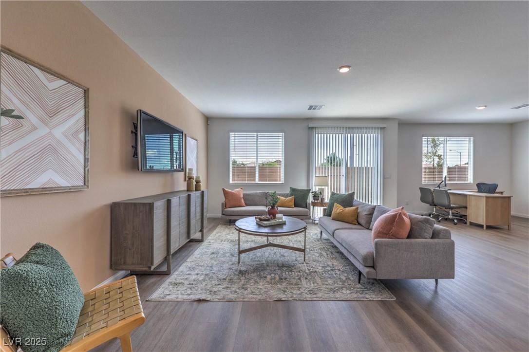 6025 Sunshine Street 6