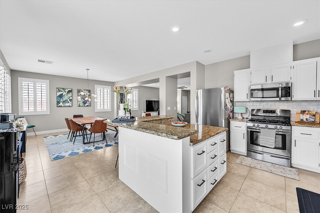 Las Vegas, Nevada 89138, United States, 3 Bedrooms Bedrooms, ,2 BathroomsBathrooms,Residential,Pending,9835