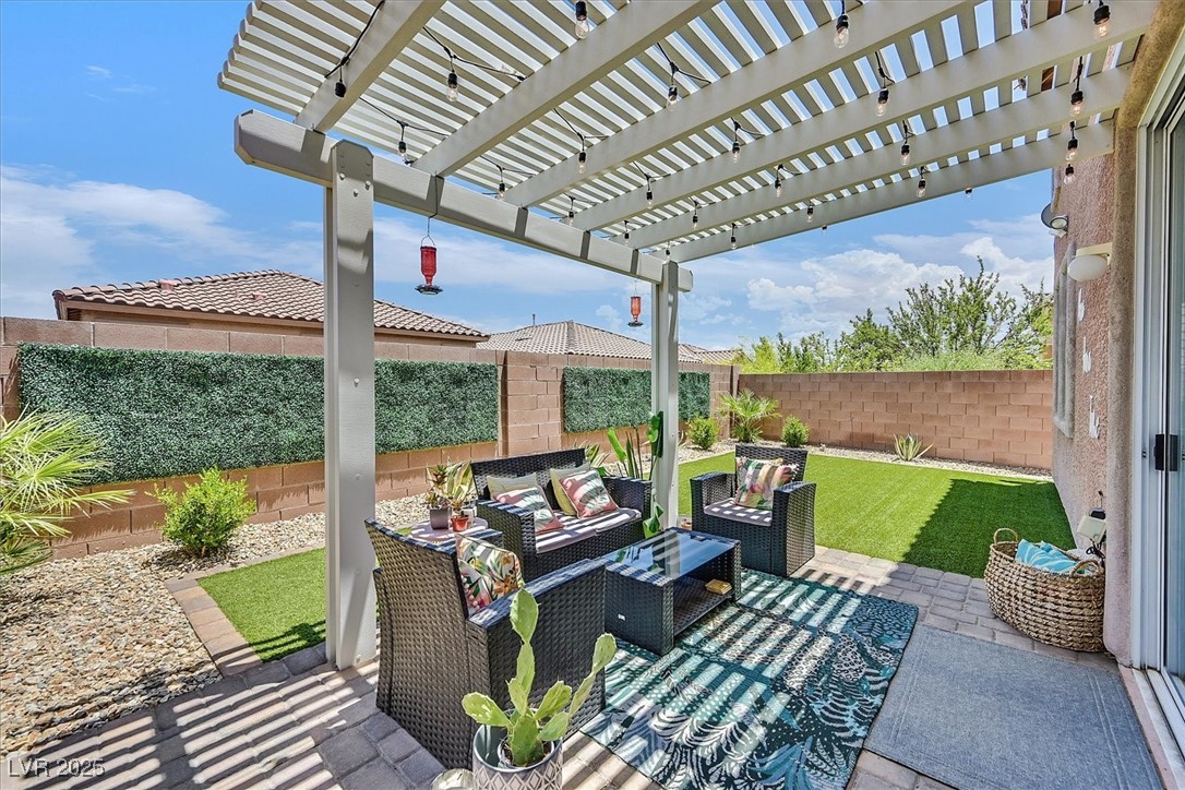 Las Vegas, Nevada 89138, United States, 3 Bedrooms Bedrooms, ,2 BathroomsBathrooms,Residential,Pending,9835