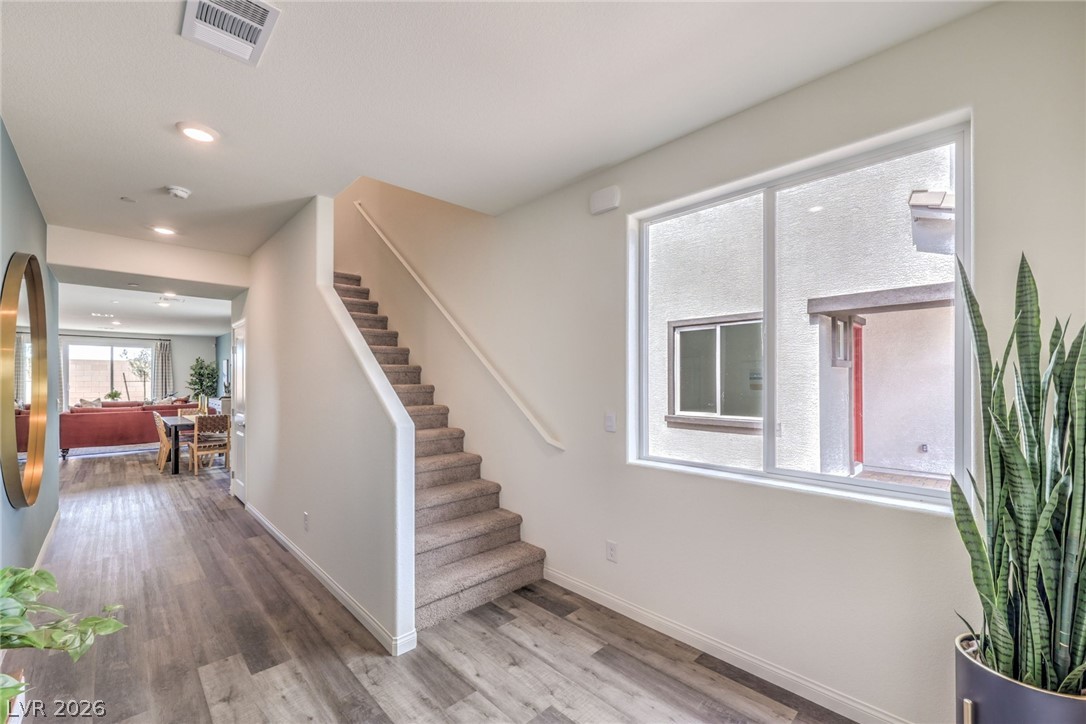 552 Silver Falcon Avenue