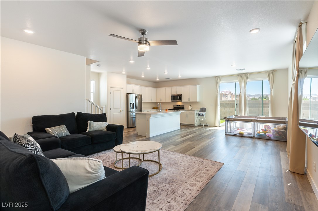 4517 Swimming Minnow Avenue, Las Vegas, Nevada image 4