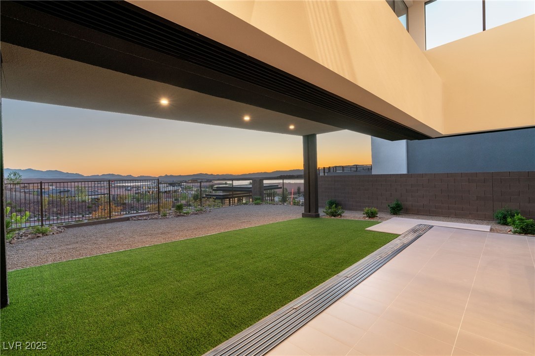 36 Rainbow Point Place