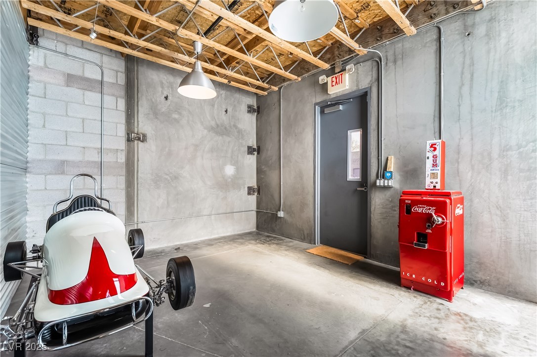 4040 E Post Road F-4