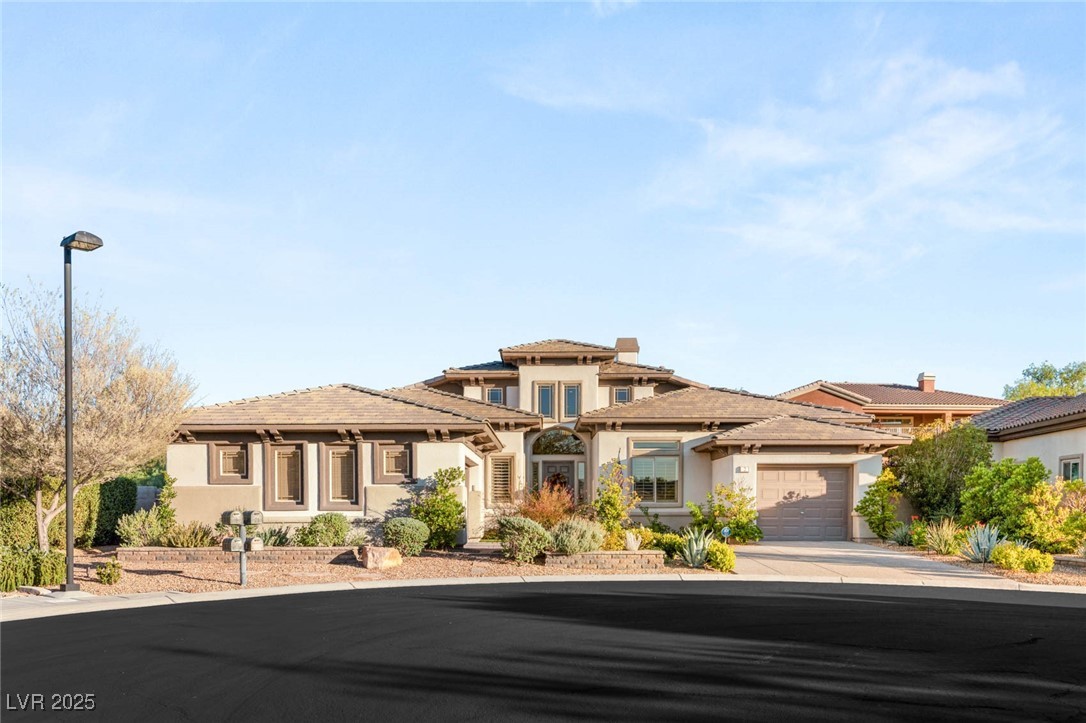 2 EL MACERO Court