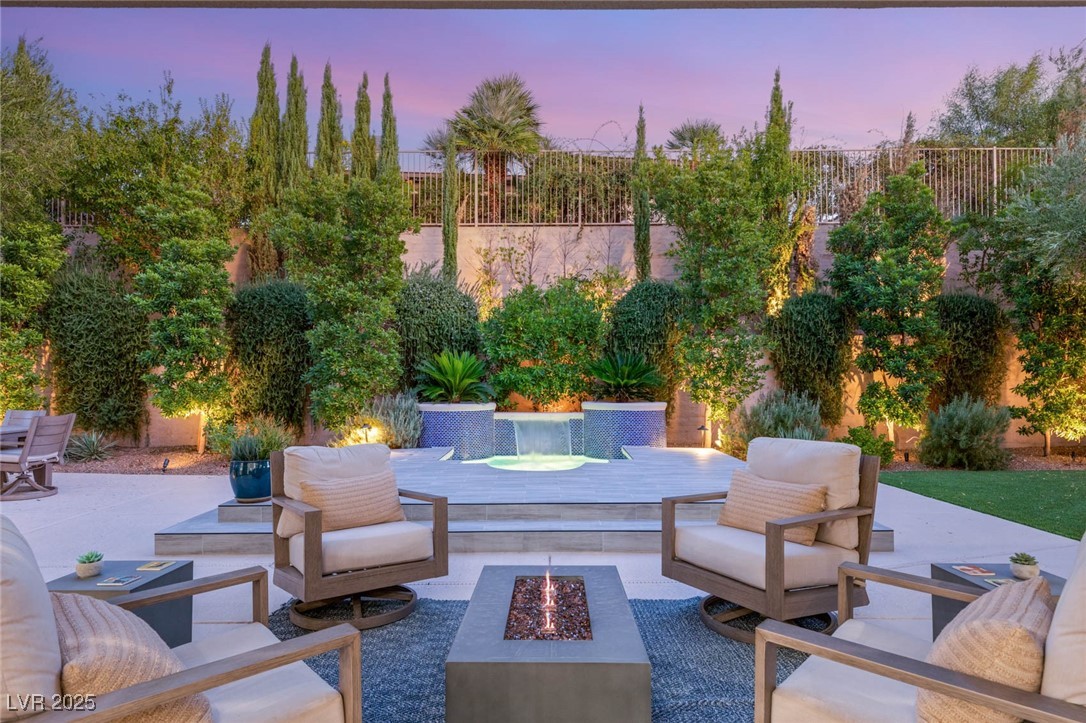 2 EL MACERO Court