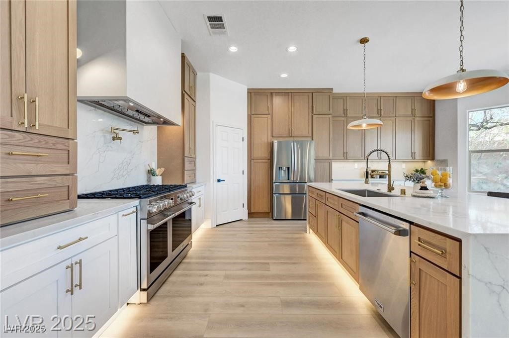 7808 Foothill Ash Avenue