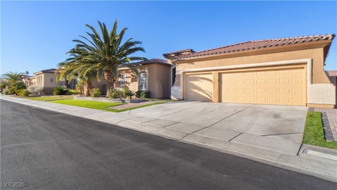 Homes For Sale - 7166 Adobe Hills Avenue<br/> Las Vegas, NV 89113