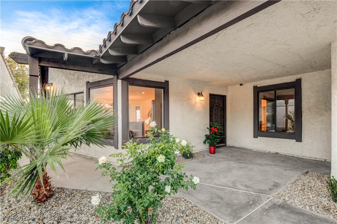 2100 Plaza Del Padre