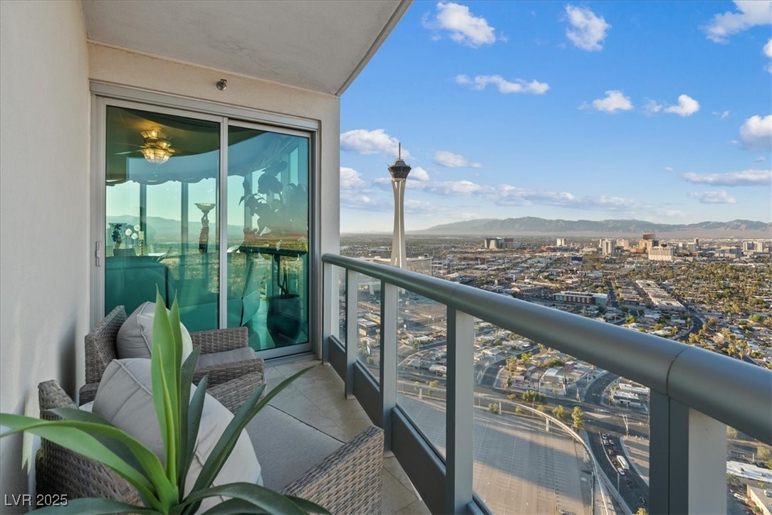 Las Vegas, Nevada 89109, United States, 2 Bedrooms Bedrooms, ,2 BathroomsBathrooms,Residential,Active,195945