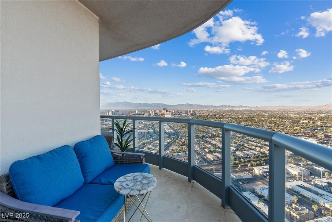 Las Vegas, Nevada 89109, United States, 2 Bedrooms Bedrooms, ,2 BathroomsBathrooms,Residential,Active,195945