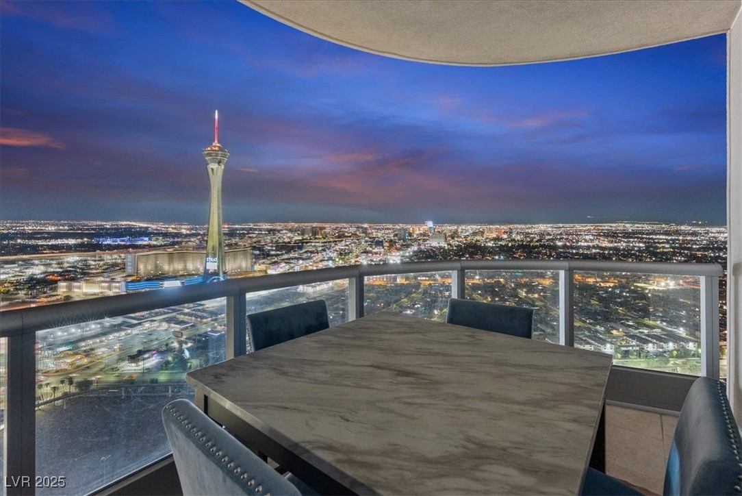 Las Vegas, Nevada 89109, United States, 2 Bedrooms Bedrooms, ,2 BathroomsBathrooms,Residential,Active,195945